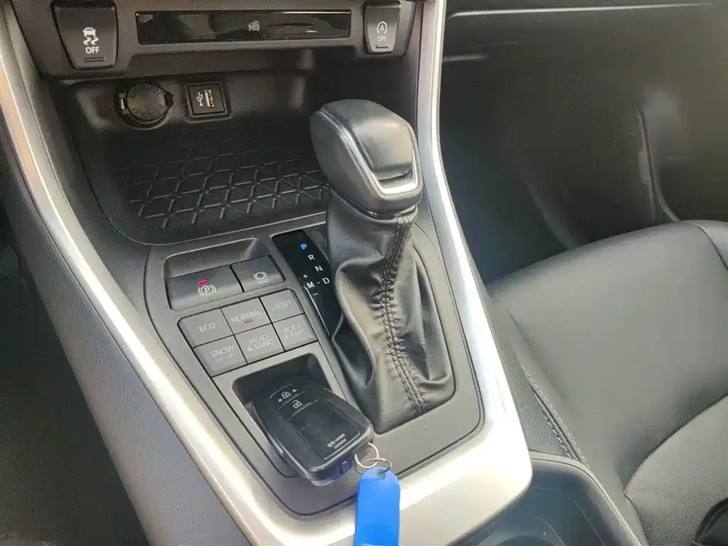 Toyota Wildlander 2023 из CN, фото 6