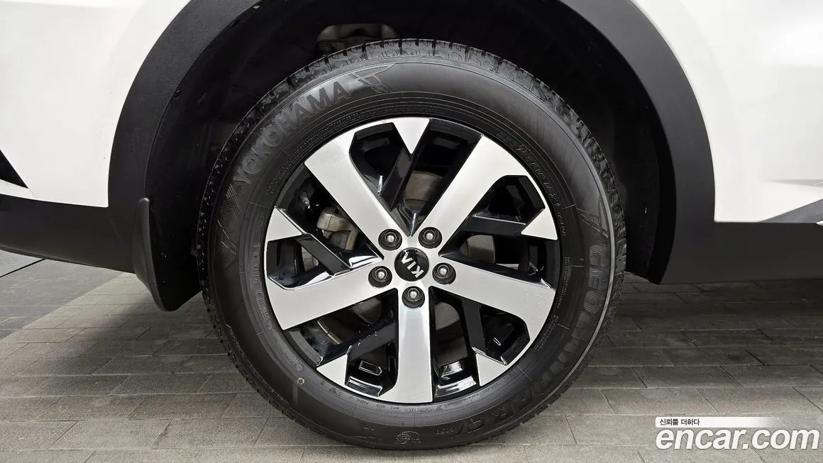 Kia Sorento — фото 8