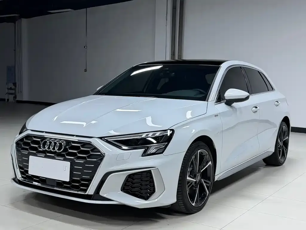 Audi A3 2023 из CN, фото 1