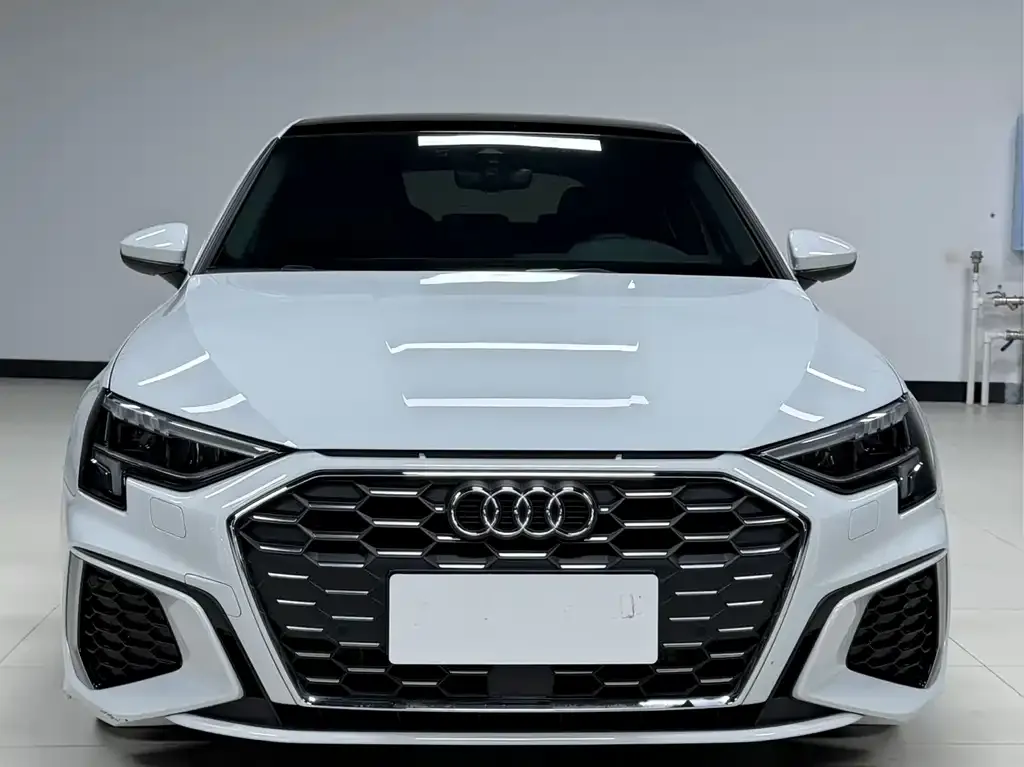 Audi A3 2023 из CN, фото 2