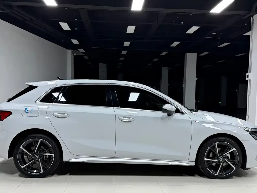 Audi A3 2023 из CN, фото 4
