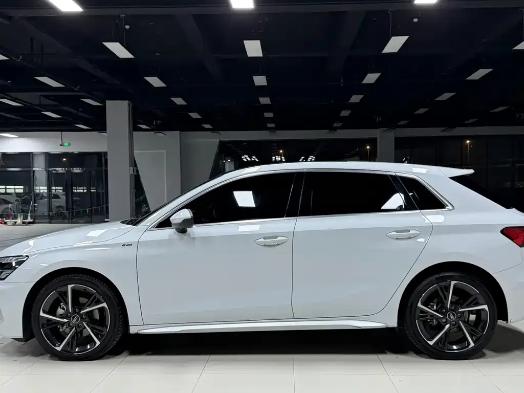Audi A3 2023 из CN, фото 8