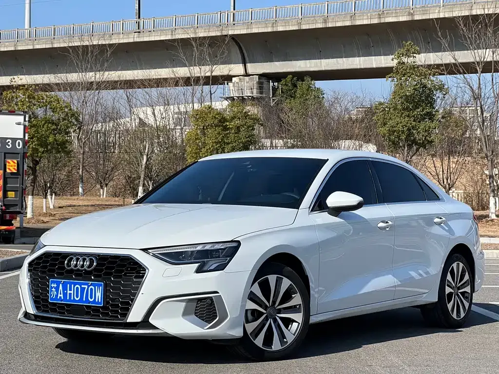 Audi A3 — фото 1