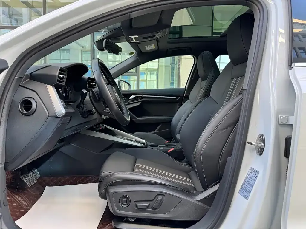 Audi A3 2023 из CN, фото 6