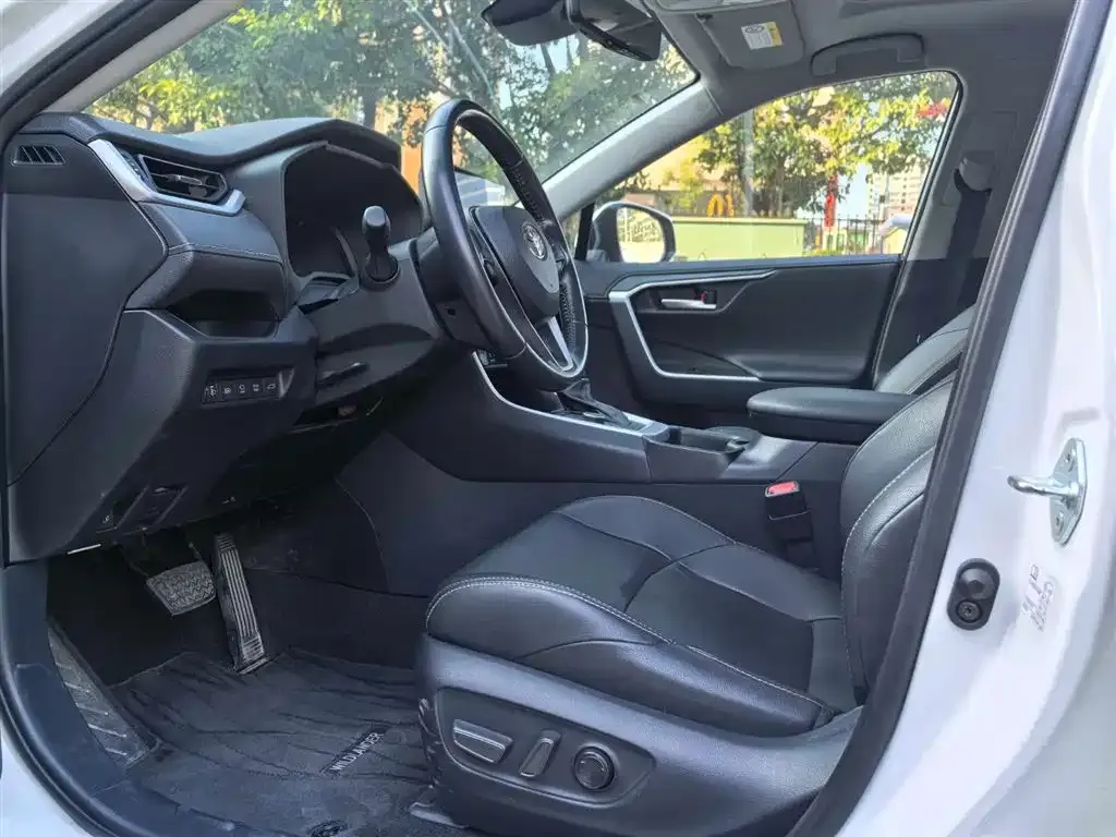 Toyota Wildlander 2023 из CN, фото 2