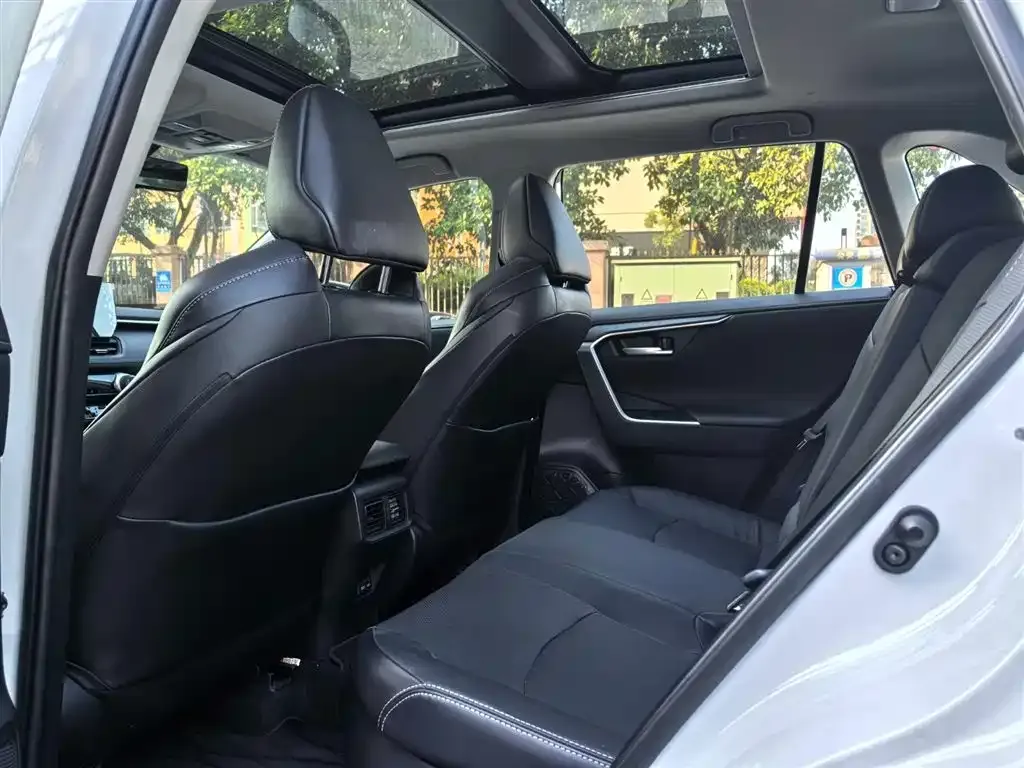 Toyota Wildlander 2023 из CN, фото 3