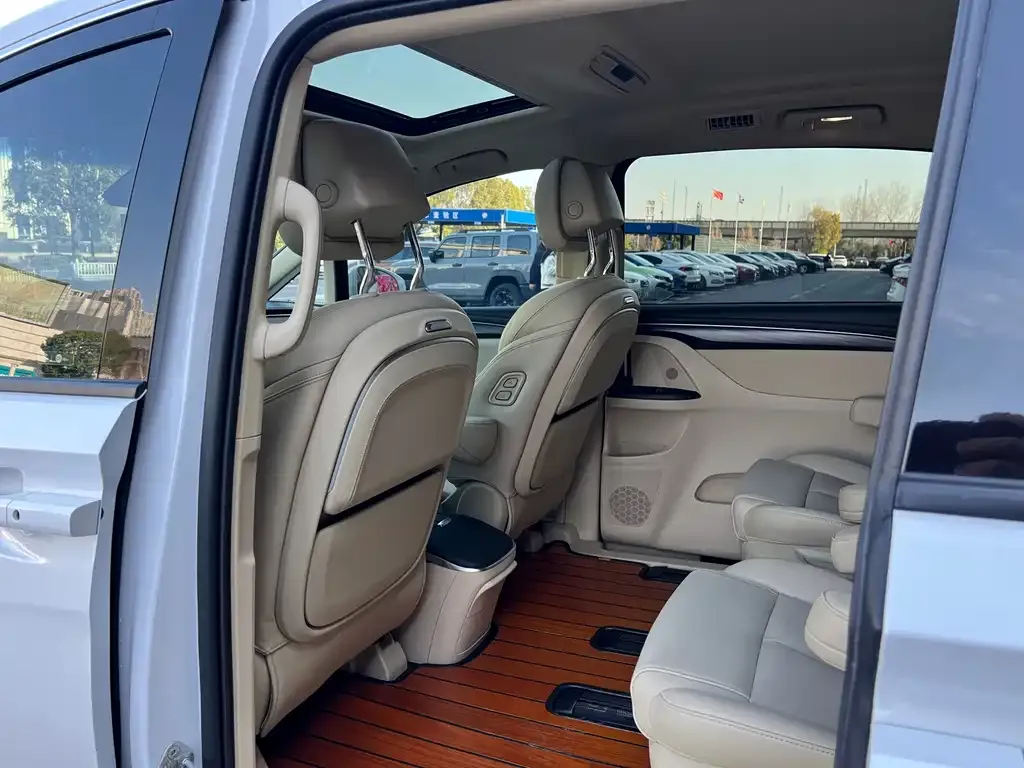 Buick GL8 2023 из CN, фото 6