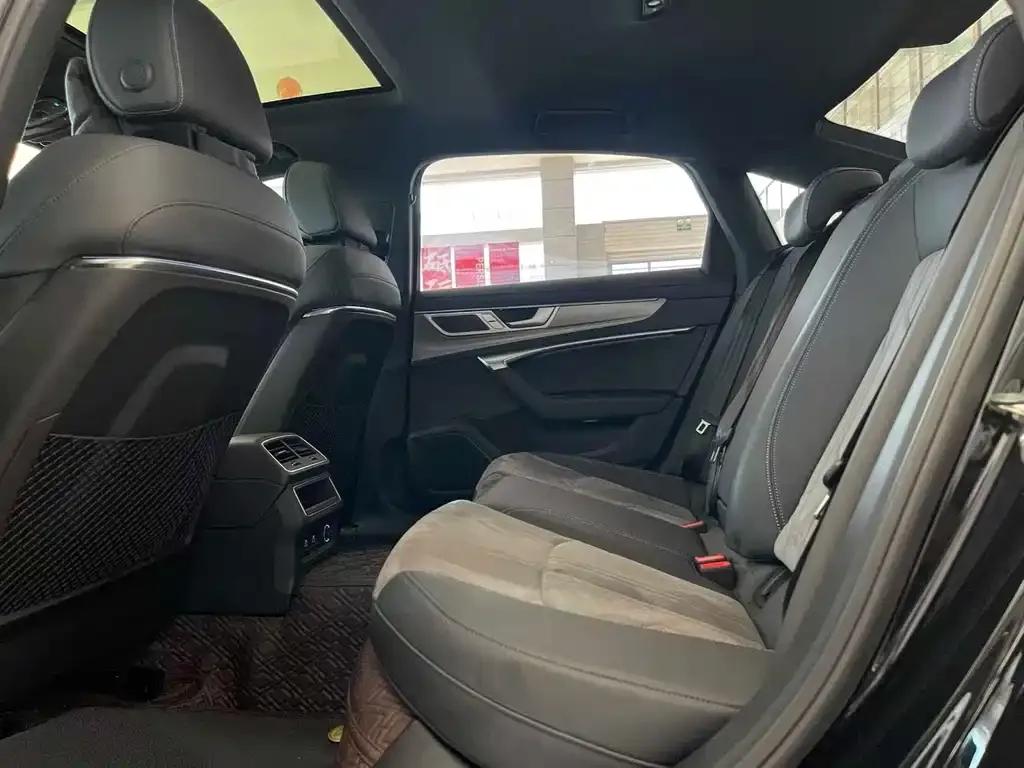 Audi A6L 2024 из CN, фото 2