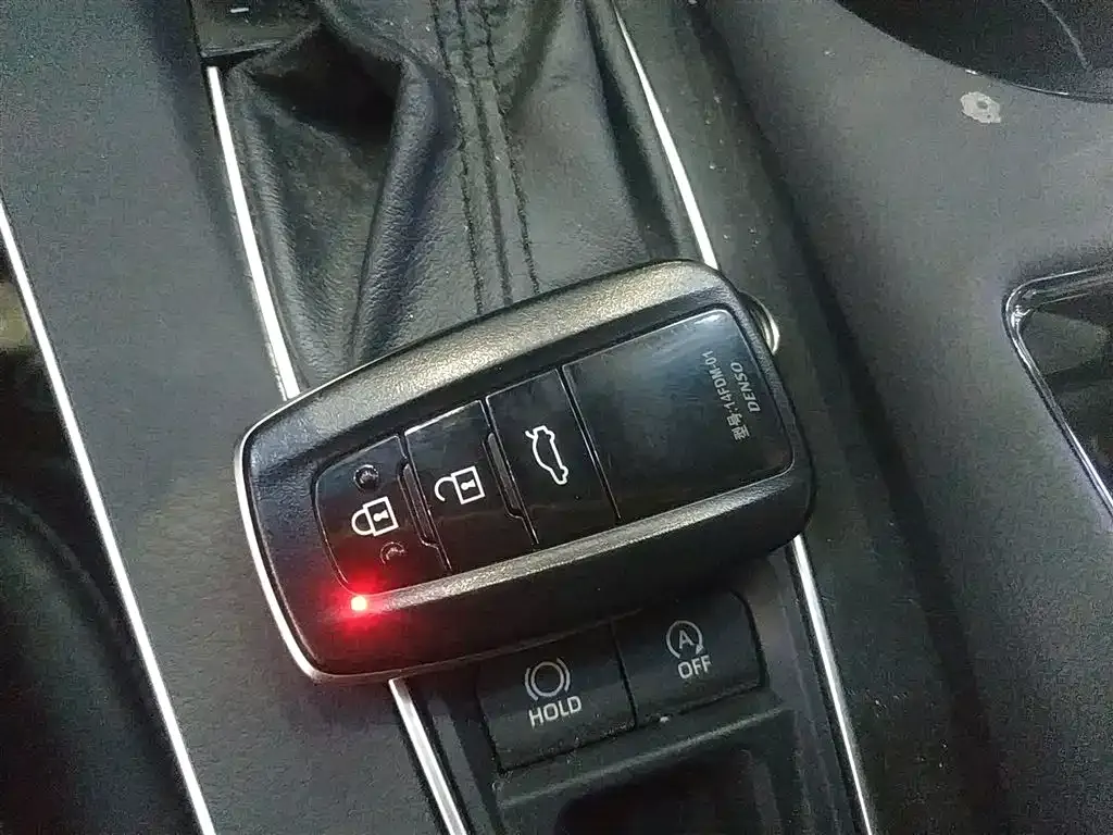 Toyota Avalon 2021 из CN, фото 9