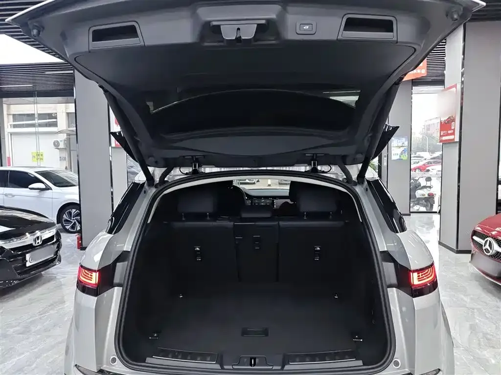 Land Rover Evoque 2023 из CN, фото 5