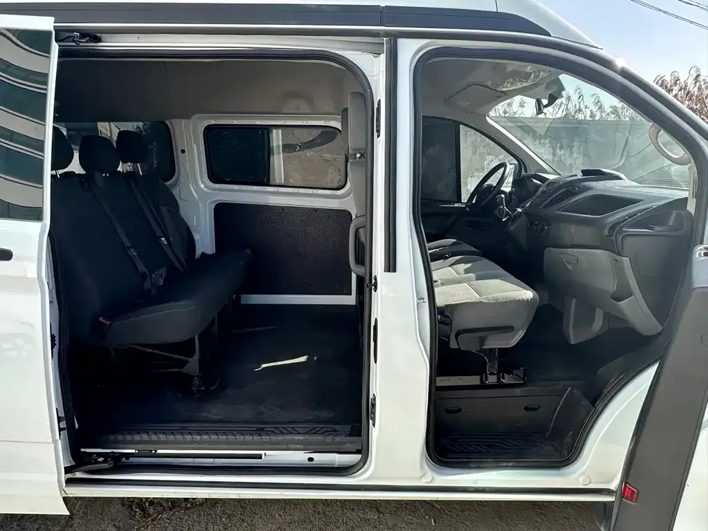 Ford Transit 2023 из CN, фото 10