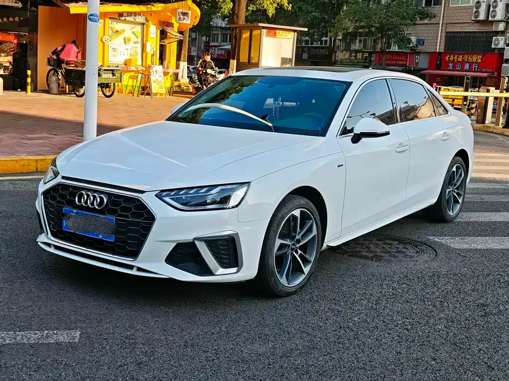 Audi A4L 2023 из CN, фото 1