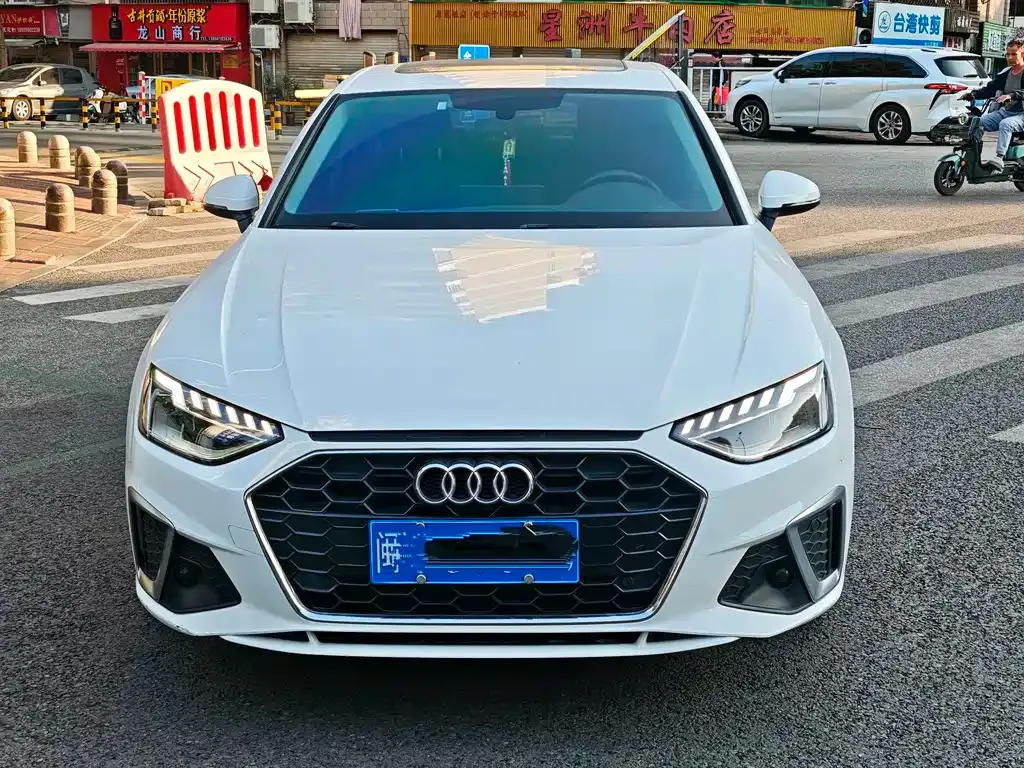 Audi A4L 2023 из CN, фото 6
