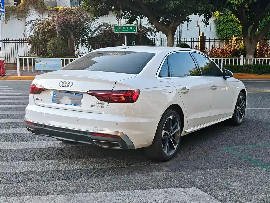 Audi A4L 2023 из CN, фото 9