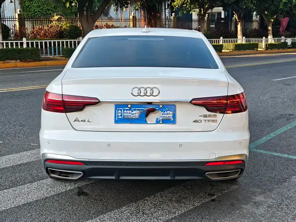 Audi A4L 2023 из CN, фото 4