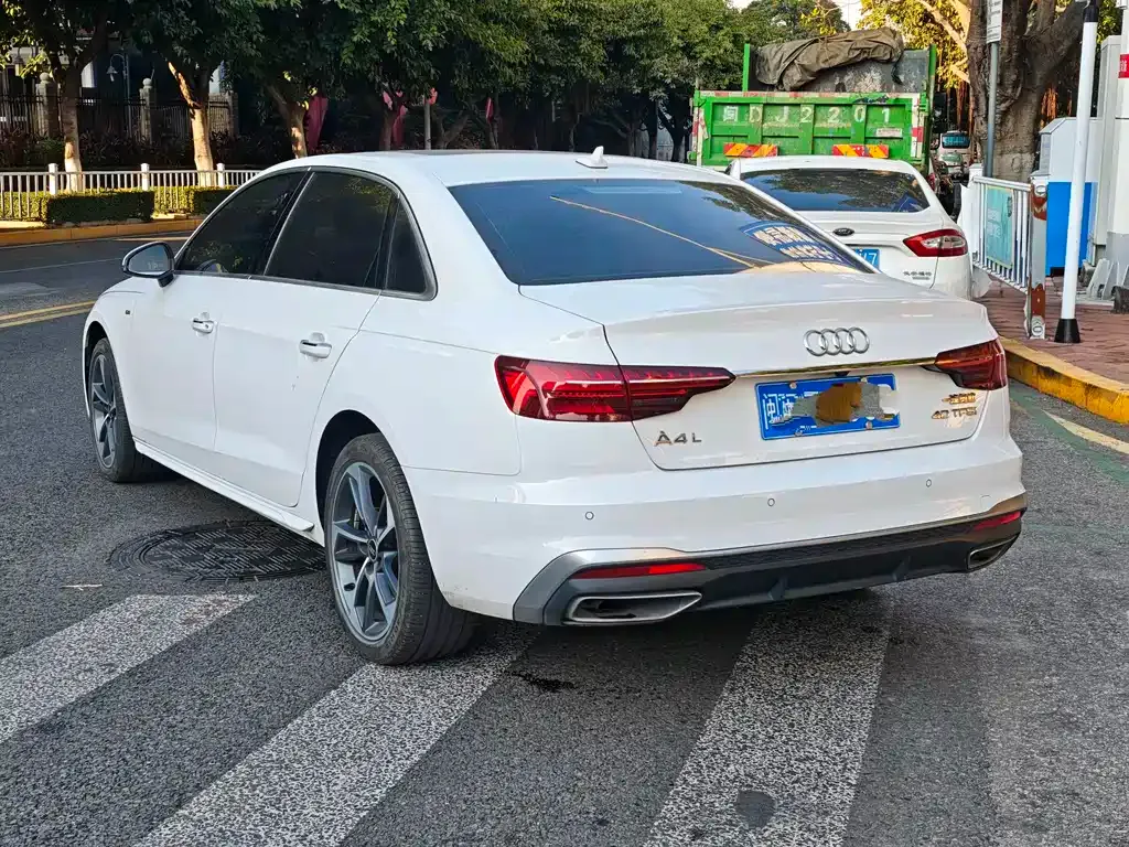 Audi A4L 2023 из CN, фото 7