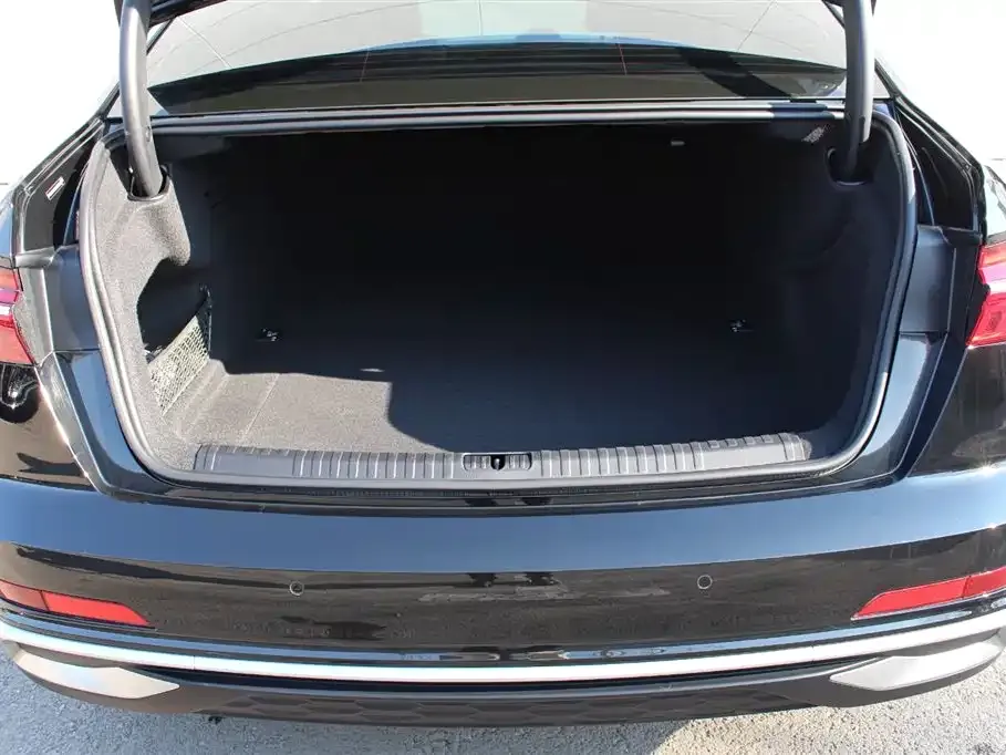 Audi A6L 2024 из CN, фото 10