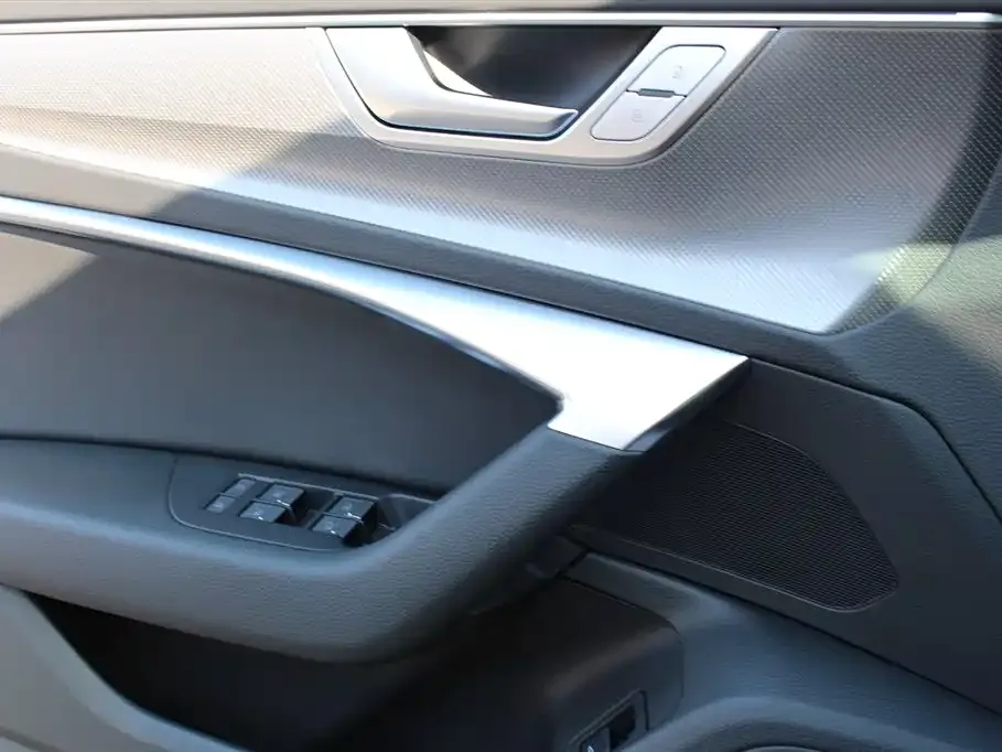 Audi A6L 2024 из CN, фото 6
