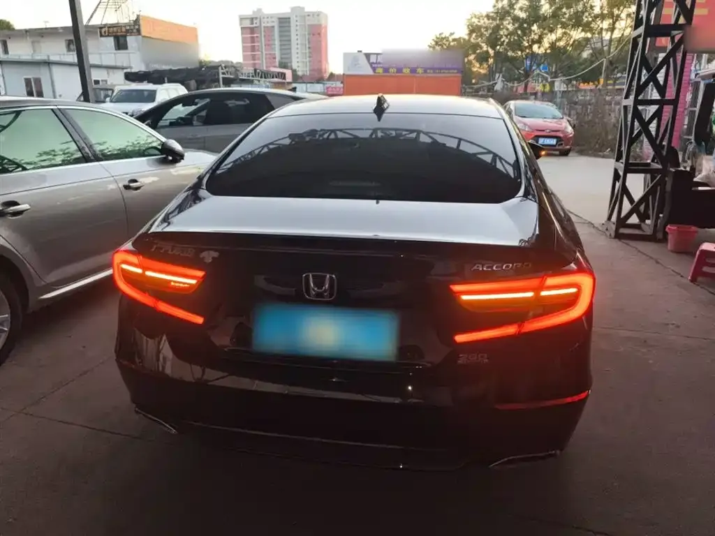 Honda Accord — фото 9