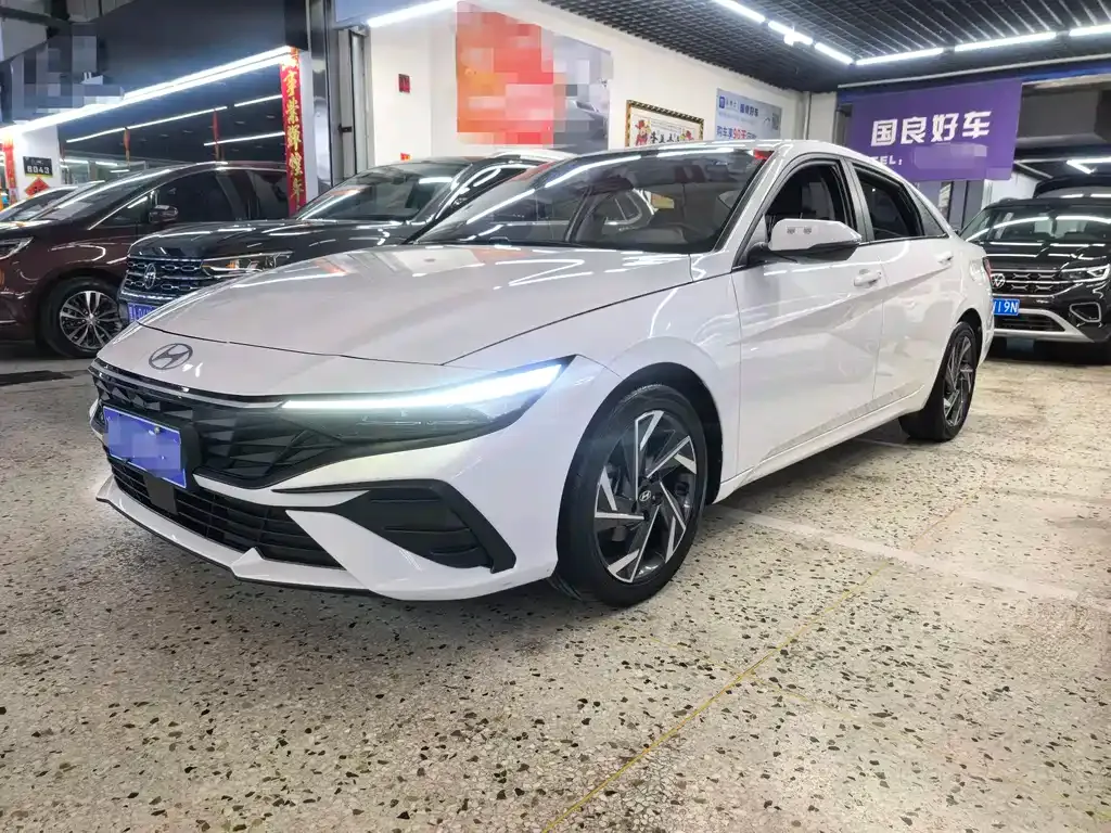 Hyundai Elantra 2023 из CN, фото 1