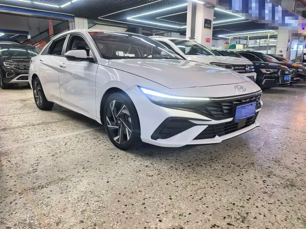 Hyundai Elantra 2023 из CN, фото 10