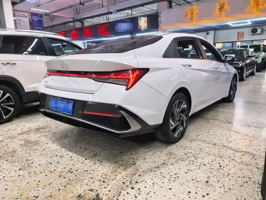 Hyundai Elantra 2023 из CN, фото 5