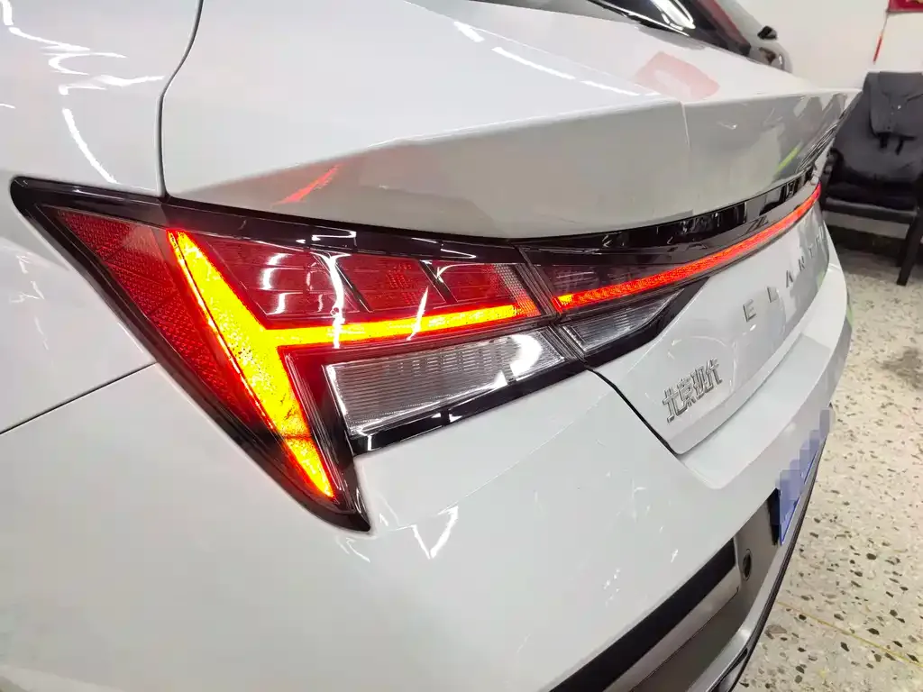 Hyundai Elantra 2023 из CN, фото 2