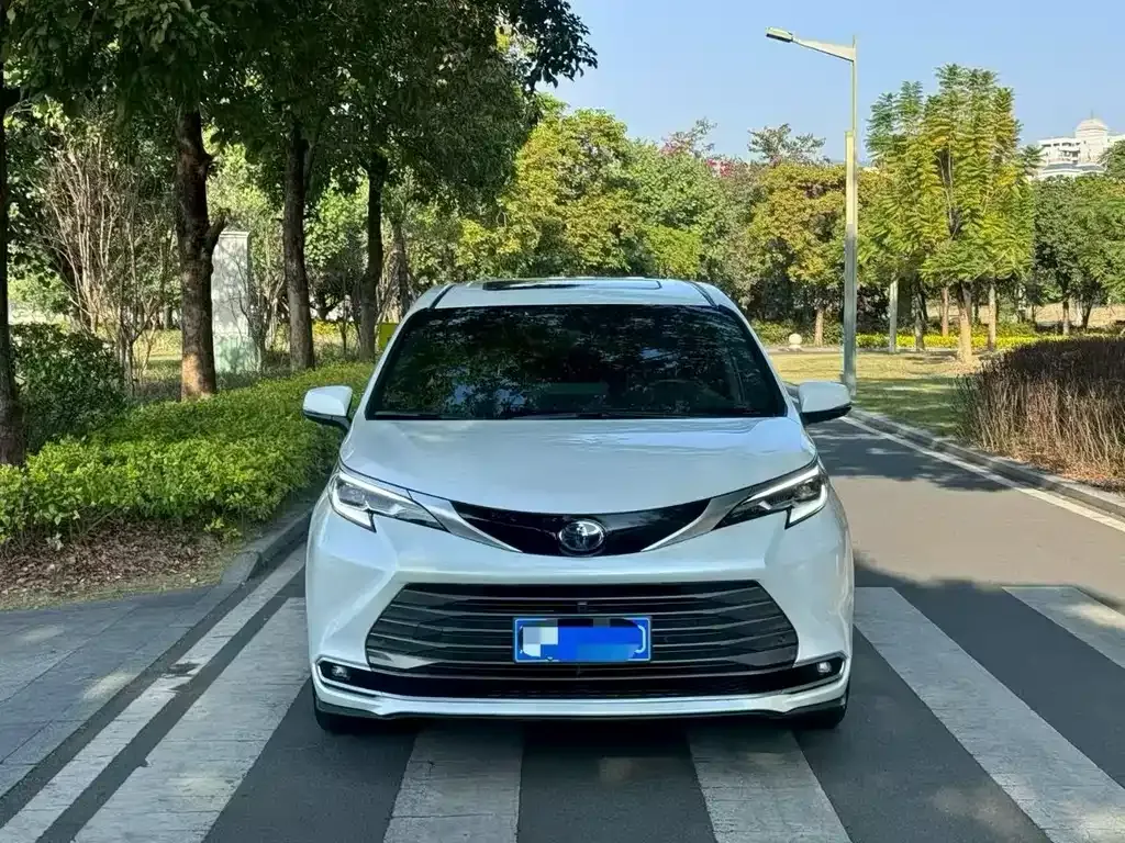 Toyota Sienna 2024 из CN, фото 5
