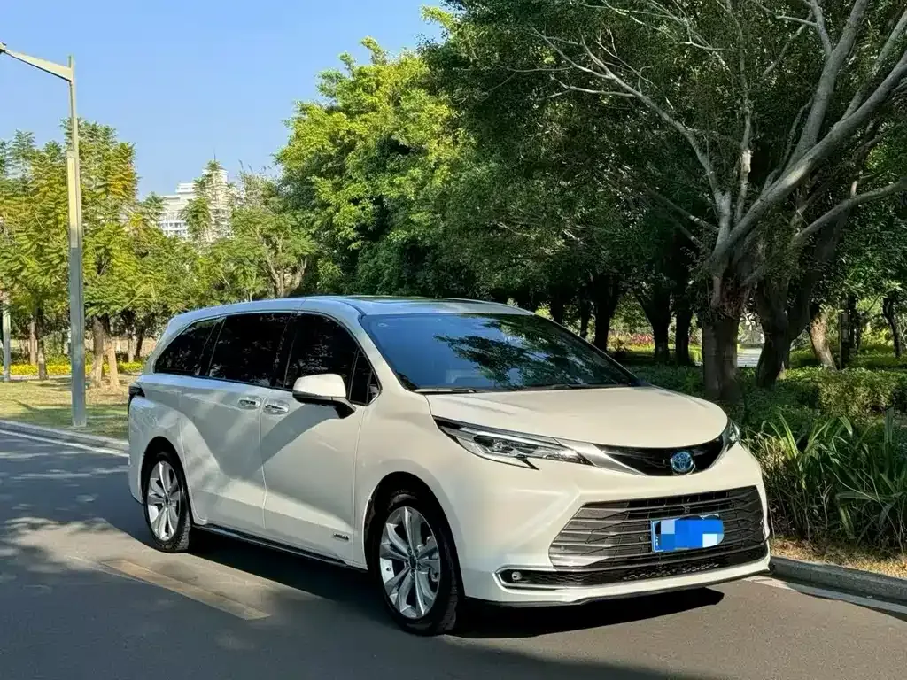 Toyota Sienna 2024 из CN, фото 4