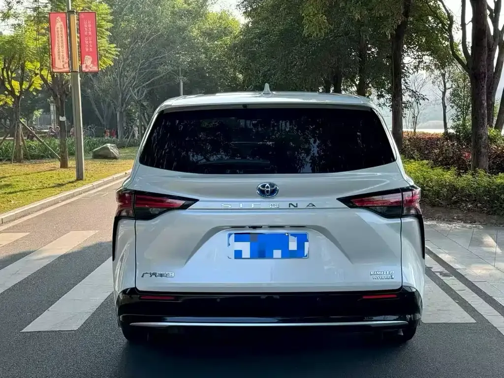 Toyota Sienna 2024 из CN, фото 7