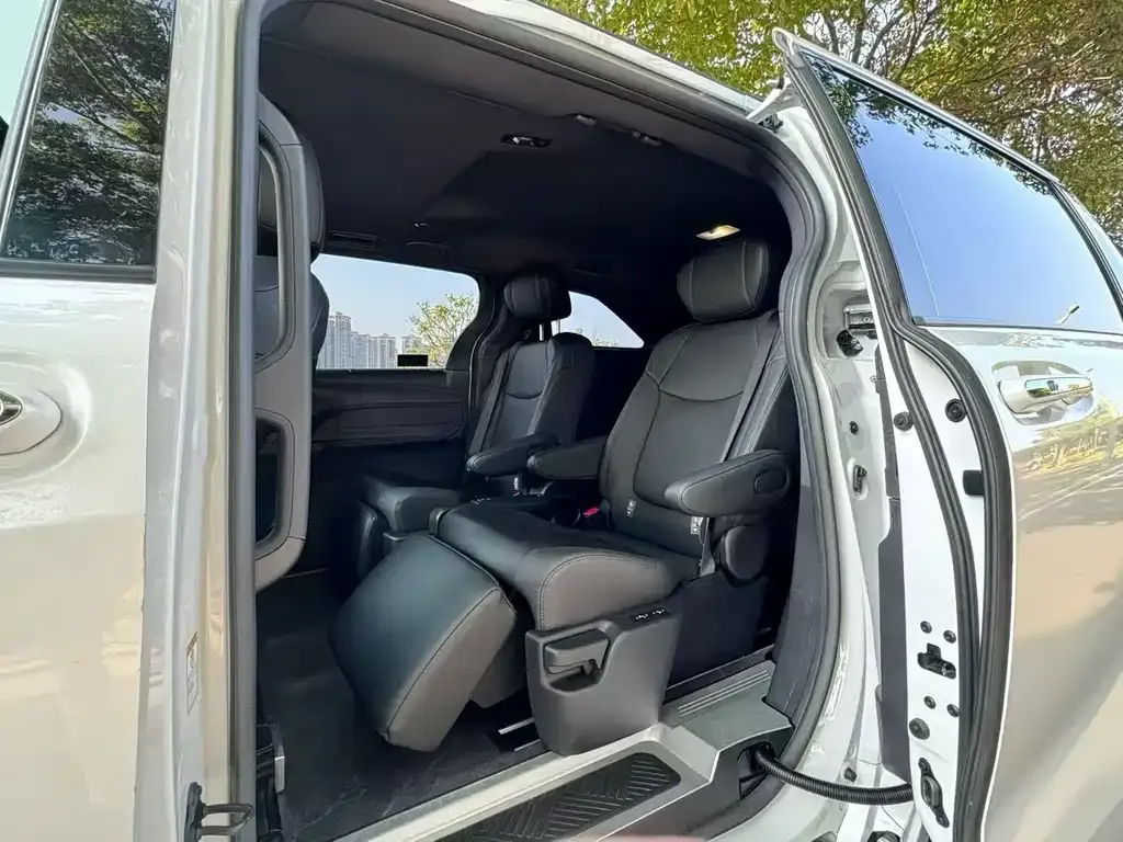 Toyota Sienna 2024 из CN, фото 3