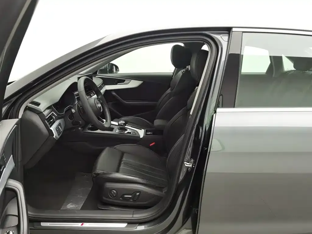 Audi A4L 2021 из CN, фото 4