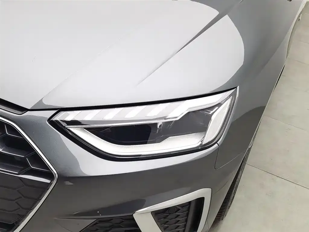 Audi A4L 2021 из CN, фото 6