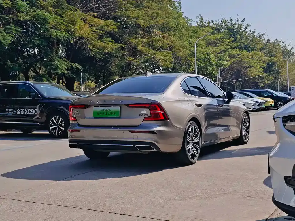 Volvo S60 PHEV 2023 из CN, фото 8