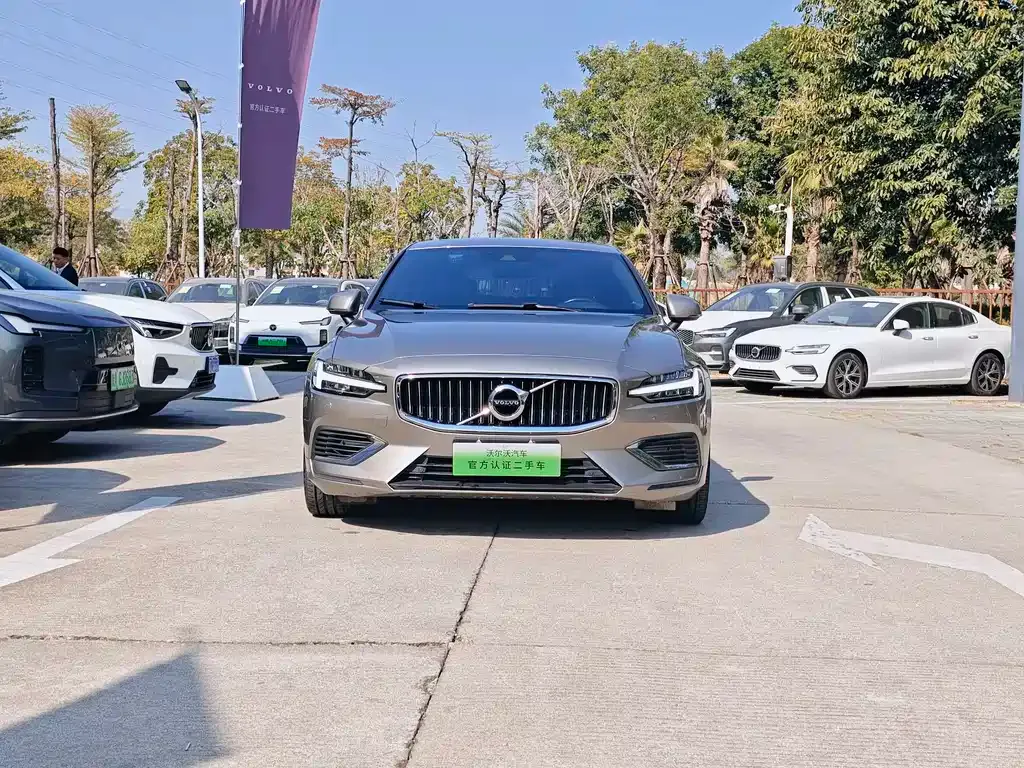 Volvo S60 PHEV 2023 из CN, фото 9