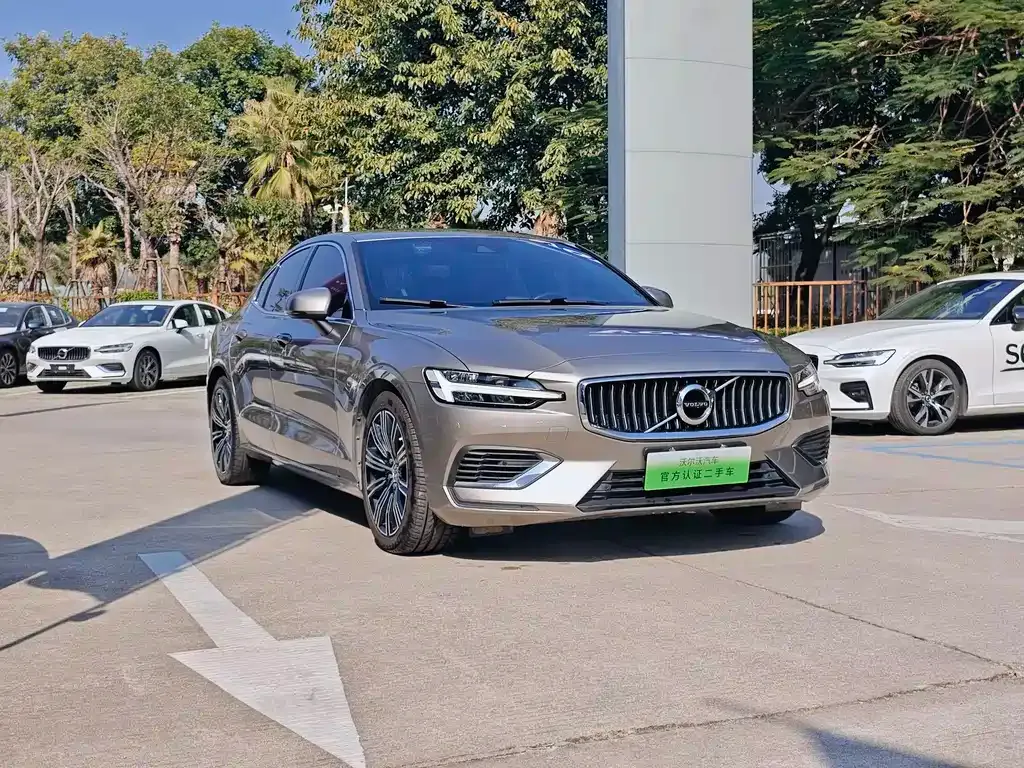 Volvo S60 PHEV 2023 из CN, фото 10