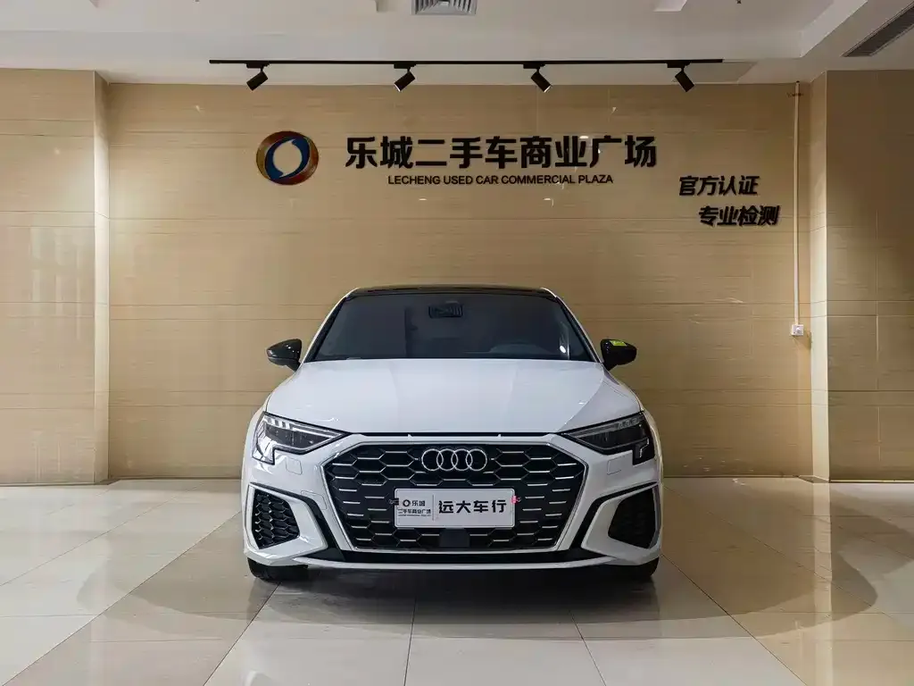 Audi A3 2023 из CN, фото 2