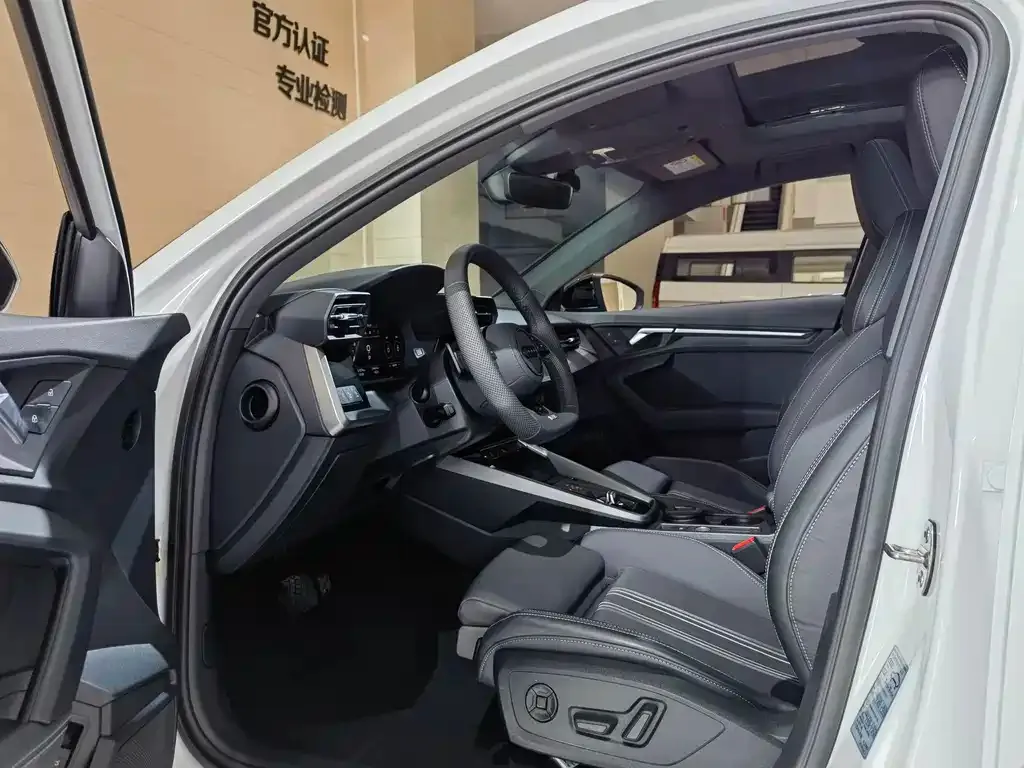 Audi A3 2023 из CN, фото 4