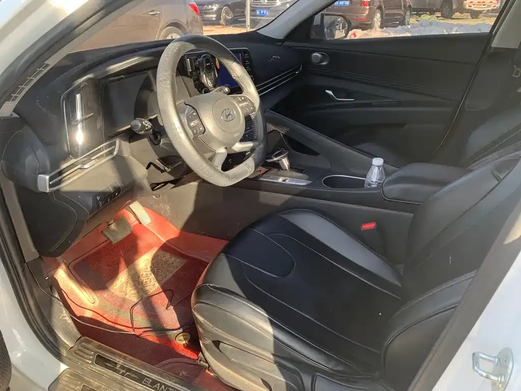 Hyundai Elantra 2023 из CN, фото 8