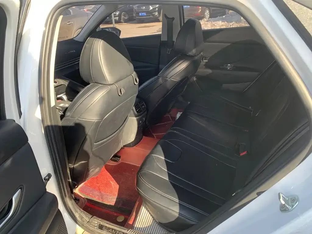 Hyundai Elantra 2023 из CN, фото 3