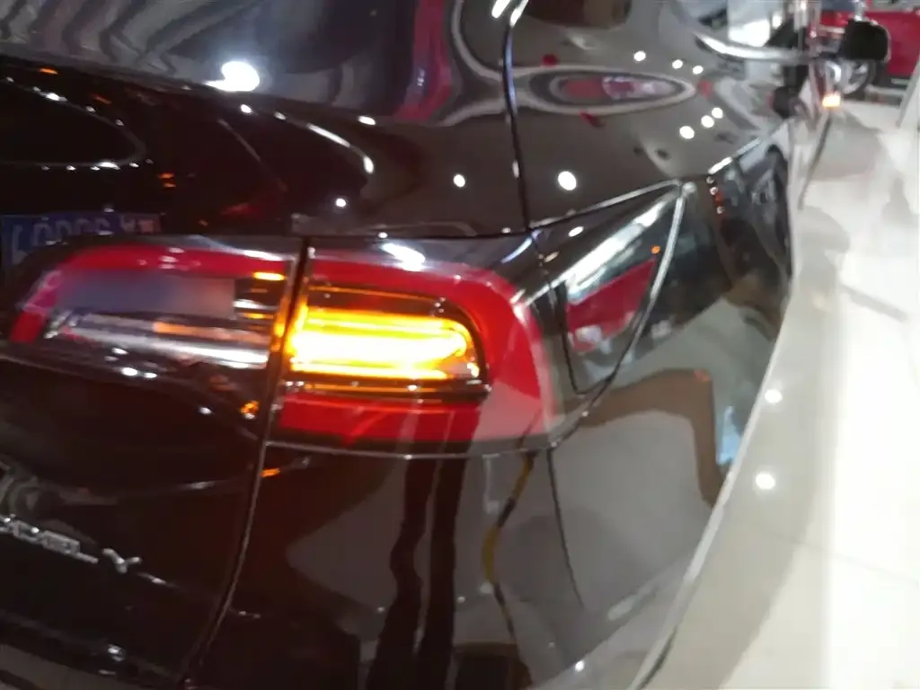 Tesla Model Y 2023 из CN, фото 2