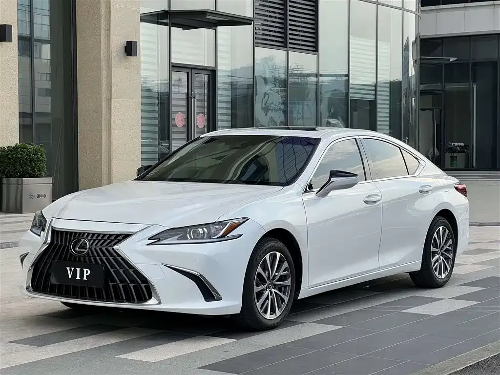 Lexus ES — фото 1