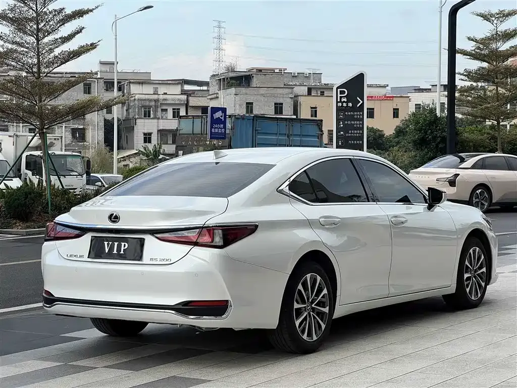 Lexus ES — фото 6