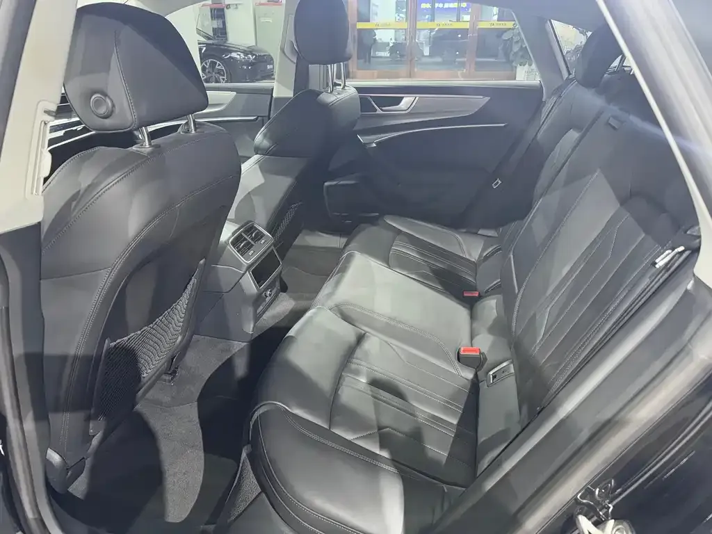 Audi A7 2023 из CN, фото 8