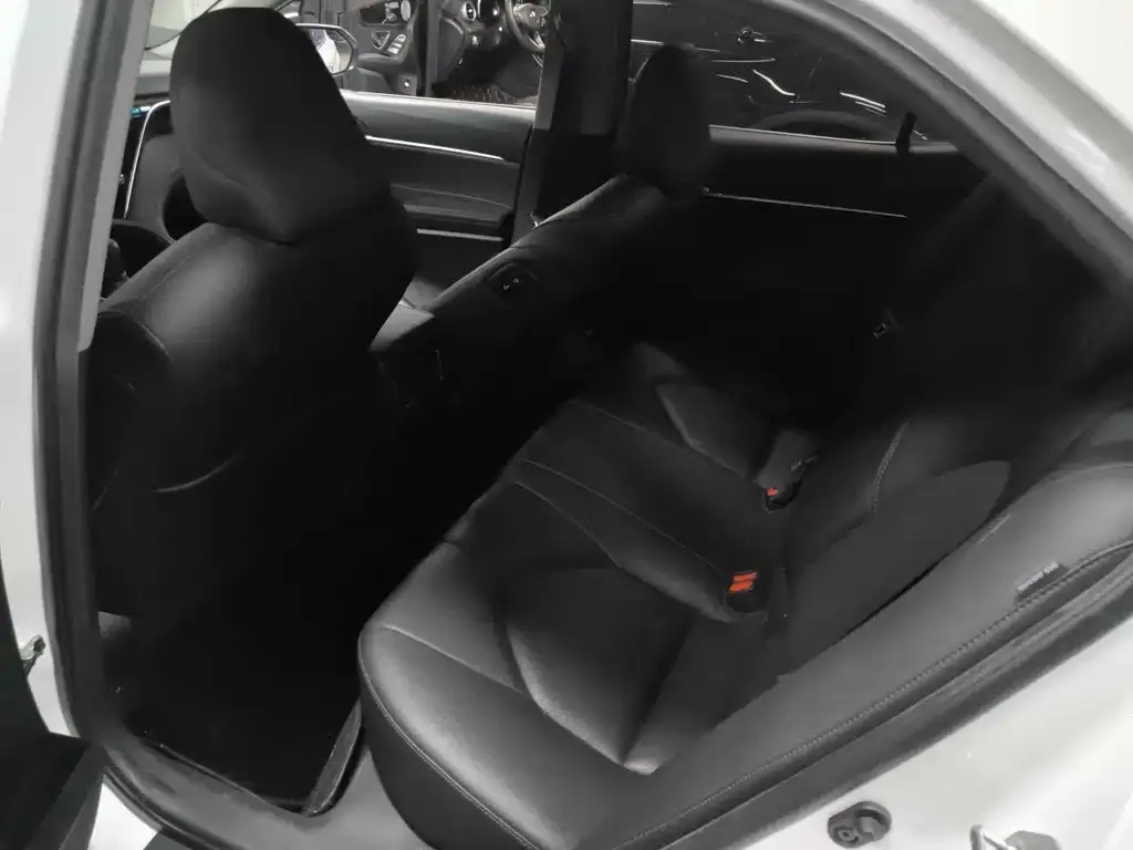 Toyota Camry 2021 из CN, фото 2