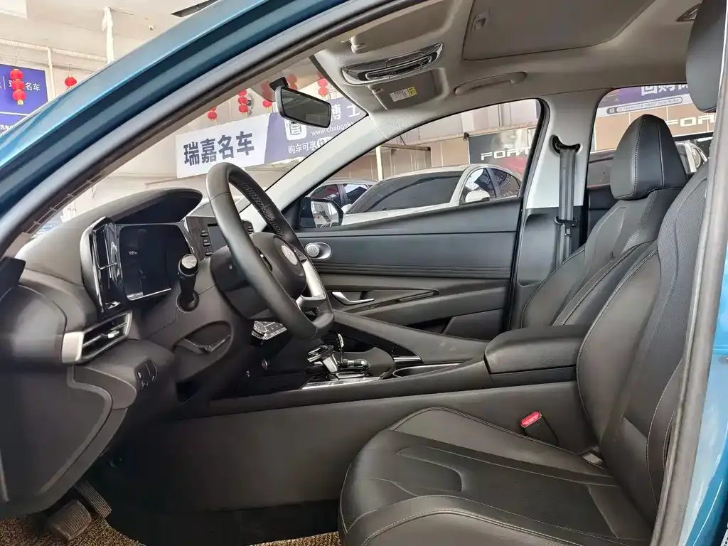 Hyundai Elantra 2022 из CN, фото 4