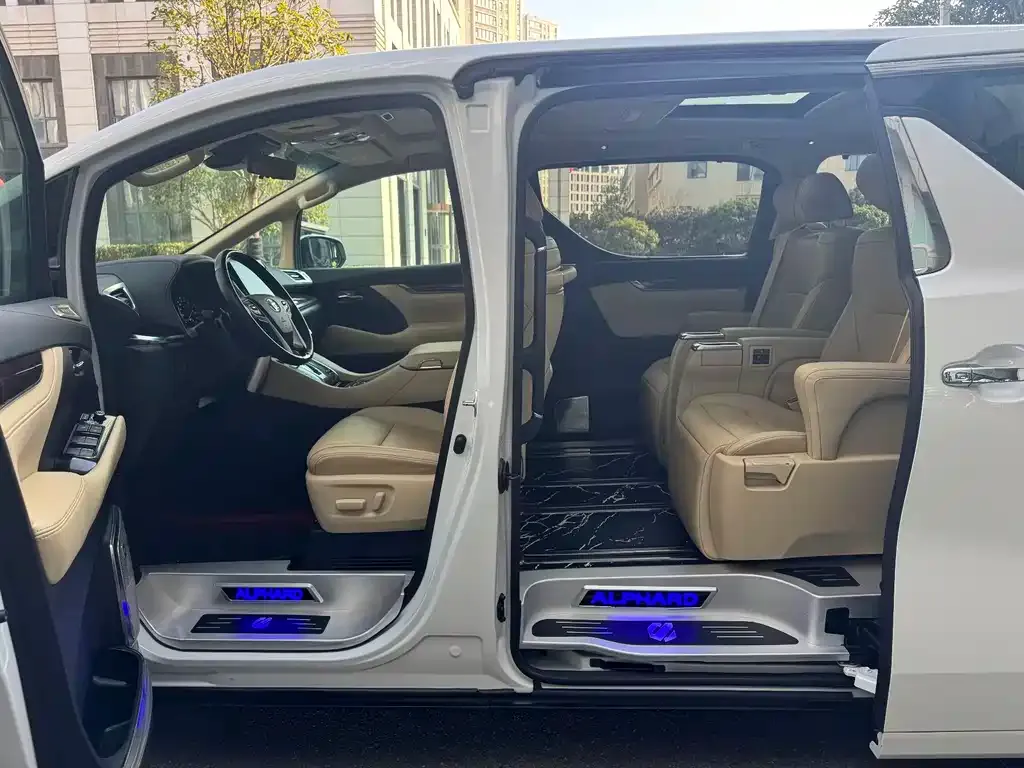 Toyota Alphard 2023 из CN, фото 5