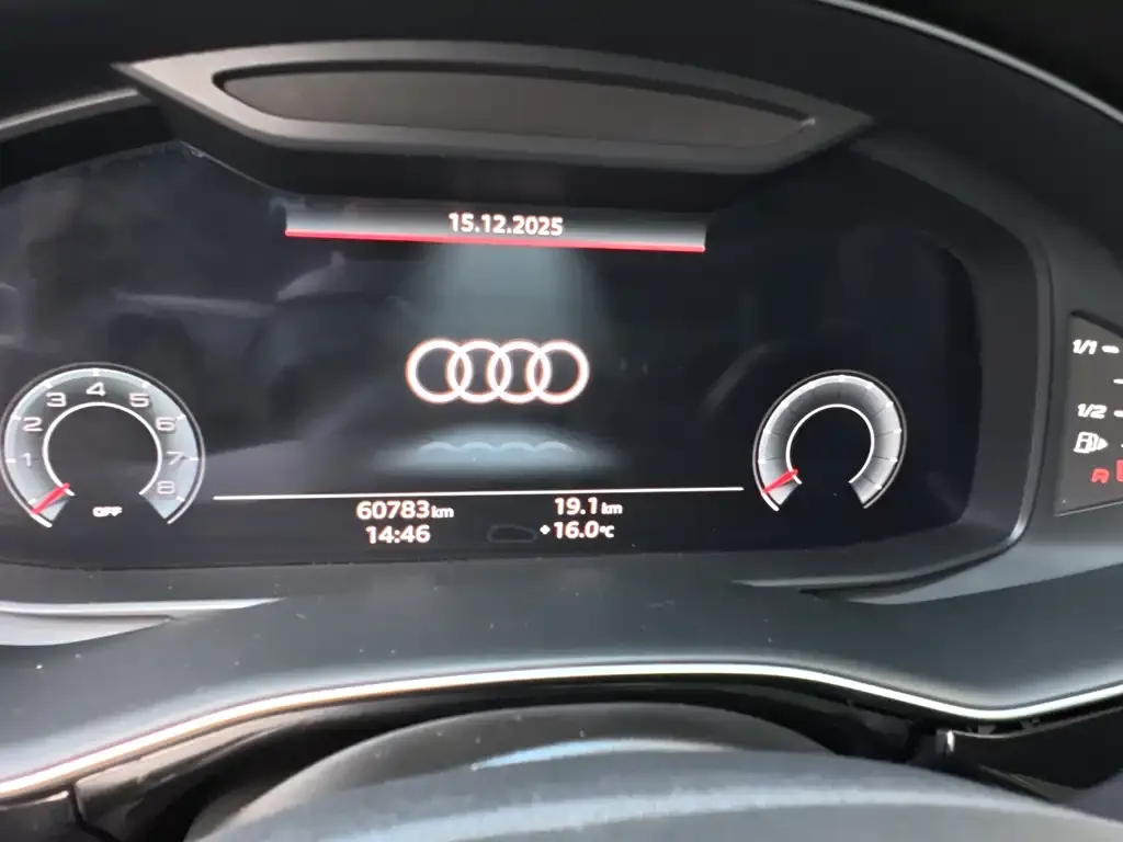 Audi Q7 2023 из CN, фото 5