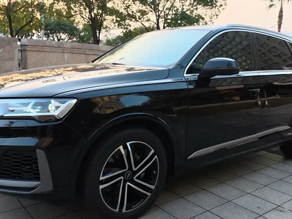 Audi Q7 2023 из CN, фото 3