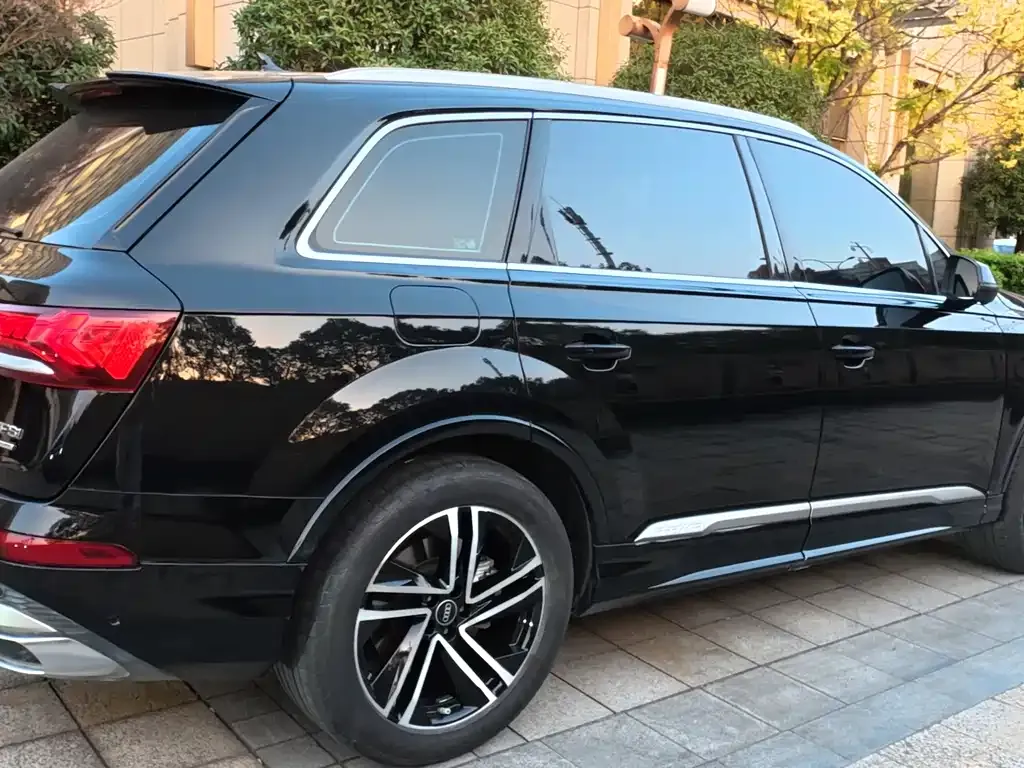 Audi Q7 2023 из CN, фото 7